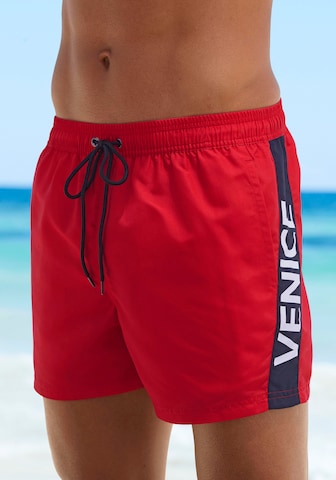Pantaloncini da bagno di VENICE BEACH in rosso: frontale
