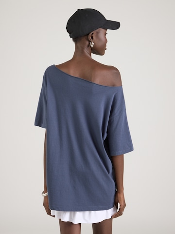 WEEKDAY Oversized shirt 'Mai' in Blauw