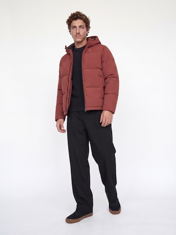 Geacă outdoor 'Jack & Jones Geaca barbati, cu gluga, Regular fit, JJGALAXY, Caramiziu' de la JACK & JONES pe roșu