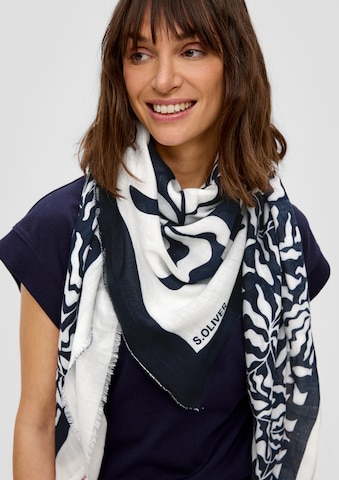 s.Oliver Scarf i vit: framsida