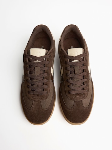 Baskets basses Bershka en marron