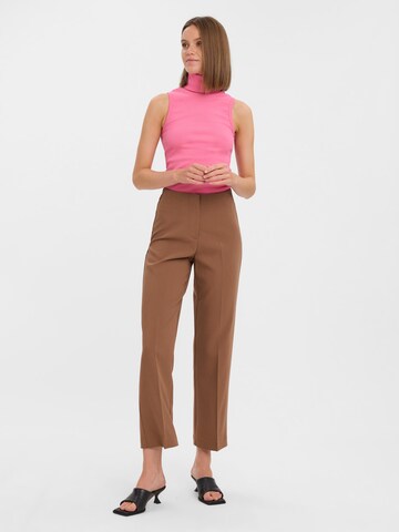 VERO MODA Loose fit Trousers with creases 'Sandy' in Brown