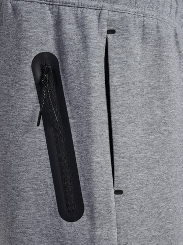 Hummel regular Bukser 'Tech Fleece' i grå