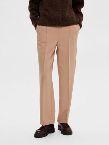 SELECTED FEMME Regular Trousers with creases 'Vinnie' in Brown: front