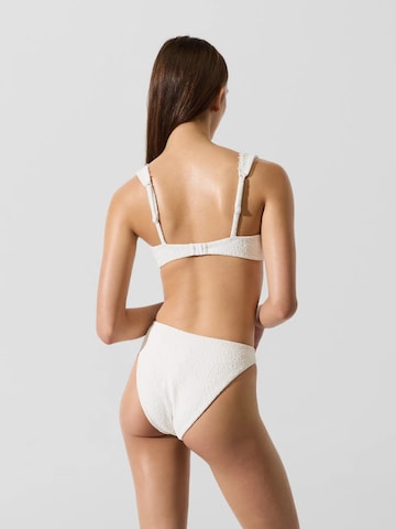 Karl Lagerfeld Trojúhelníková Horní díl plavek ' Strukturiertes Bikini-Top Perlen und Bügeln ' – béžová