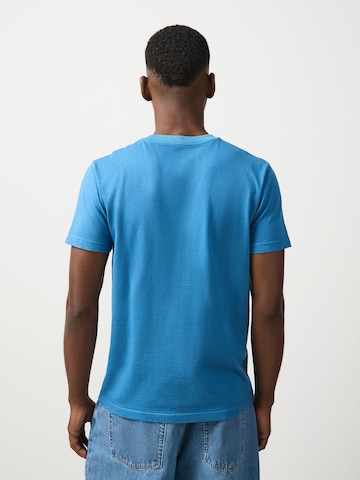 T-Shirt Next en bleu