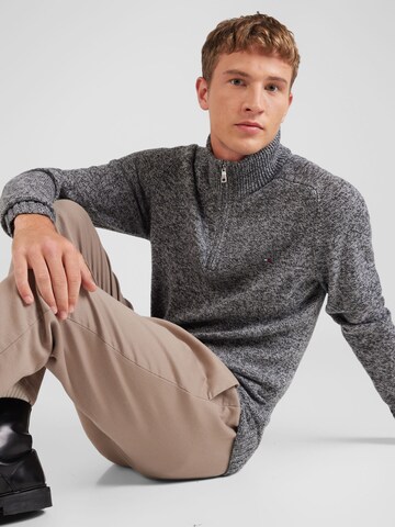 TOMMY HILFIGER Sweter w kolorze szary