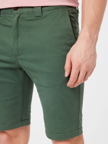 Tommy Jeans تقليدي سراويل من القماش القطني 'Scanton' بلون أخضر