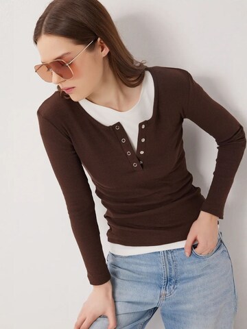 Camicia da donna di Happiness İstanbul in marrone
