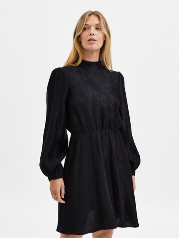 Robe 'Madina' SELECTED FEMME en noir : devant