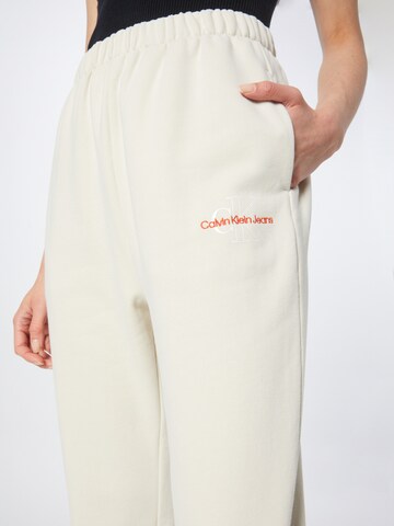 Tapered Pantaloni di Calvin Klein Jeans in bianco