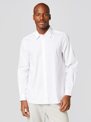 ABOUT YOU x Alvaro Soler - Regular Fit Camisa 'Adrian' em branco: frente