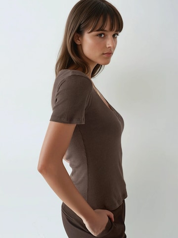 Busem Blouse in Bruin