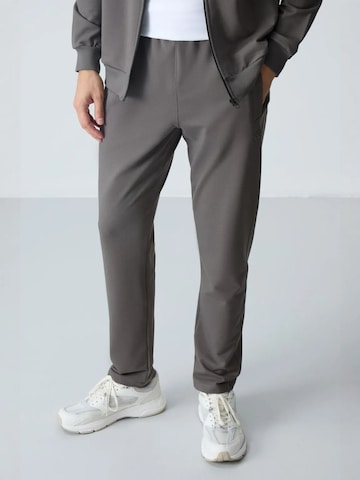 Tommy Life Sweat suit in Grey