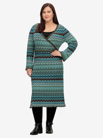 SHEEGO Knitted dress in Green: front