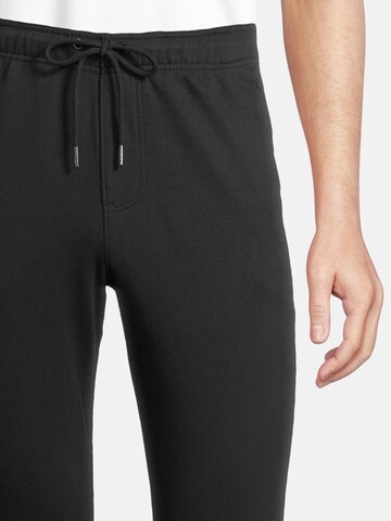 Tapered Pantaloni di AÉROPOSTALE in nero