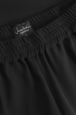 Jascha Stockholm Regular Pants in Black