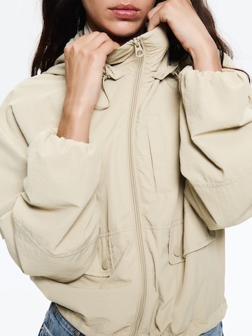 Geacă de primăvară-toamnă de la Pull&Bear pe verde