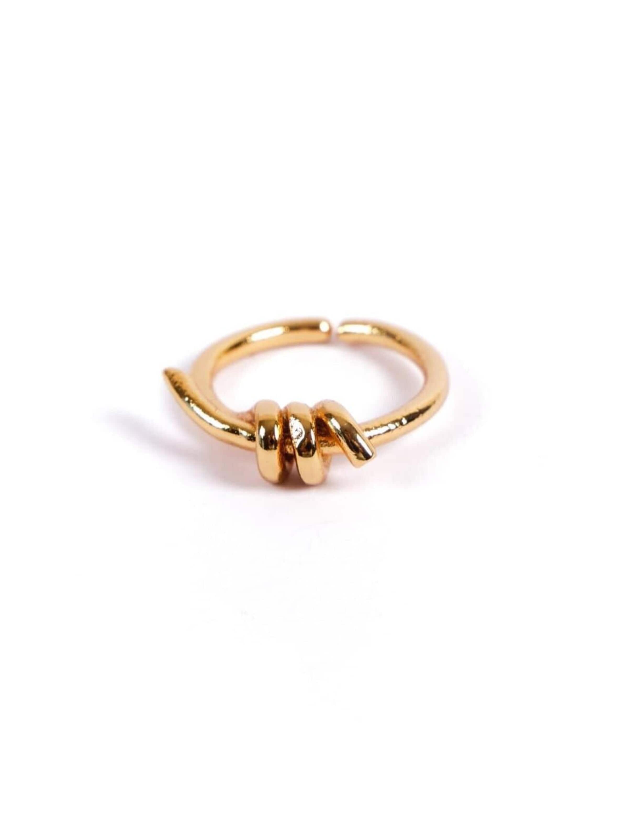 Les Reines Ring 'Ferry Knot' in Gold: front