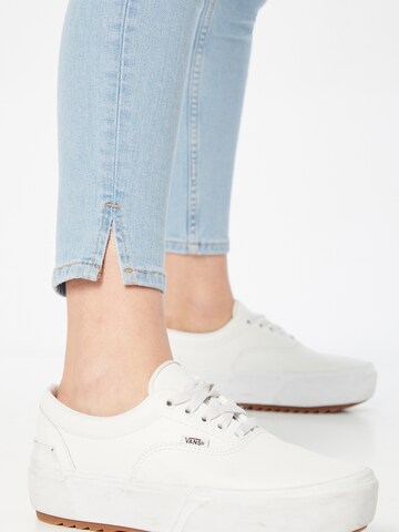 JDY Skinny Jeans 'Kiza' in Blue