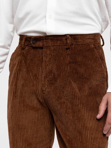 Regular Pantalon à plis Antioch en marron