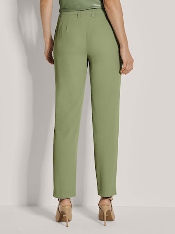 MADELEINE Tapered Chino in Groen