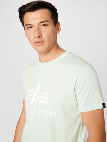 ALPHA INDUSTRIES Футболка в Зеленый