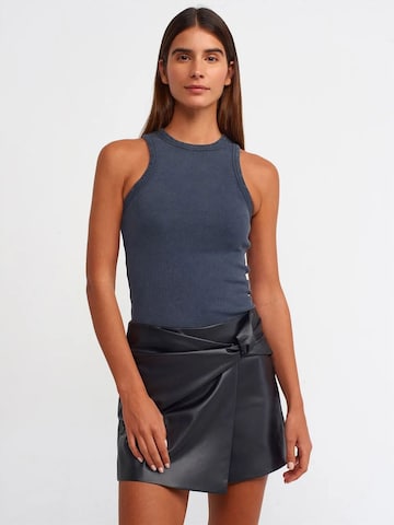 Dilvin - Blusa em azul: frente