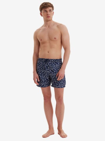 Shorts de bain 'Geometric' WESTMARK LONDON en bleu