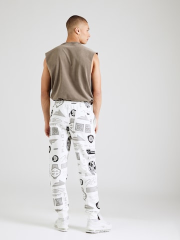 Jordan Tapered Hose 'ESS' in Weiß: Rückseite