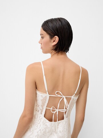 Bershka Kleid in Weiß