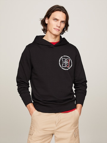 TOMMY HILFIGER Sweatshirt i svart: framsida