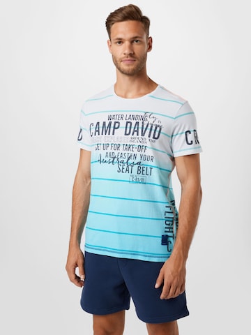 Tricou 'Fly and Cruise' de la CAMP DAVID pe albastru: față