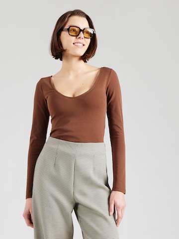 ABOUT YOUMajica 'Celina' - smeđa boja: prednji dio