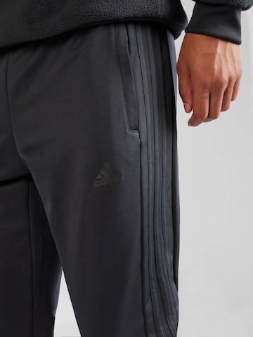 Coupe slim Pantalon de sport 'Tiro' ADIDAS SPORTSWEAR en gris
