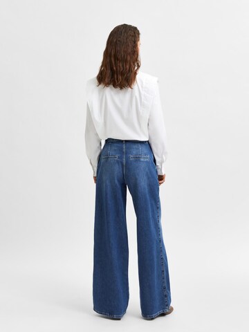 Wide Leg Jean à pince 'Jenni' SELECTED FEMME en bleu