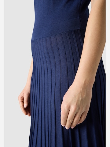 Robe ' 323300 ' MAERZ Muenchen en bleu