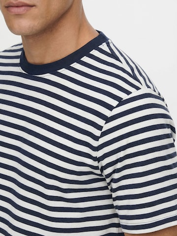 Everly Тениска 'Light Weight' в синьо