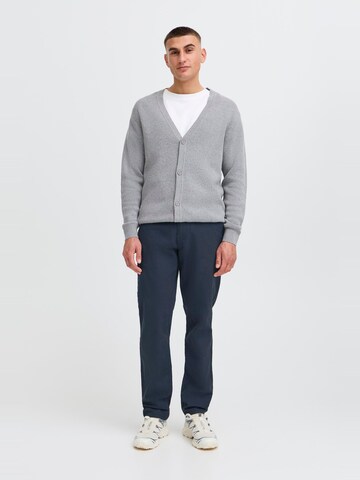 !Solid Regular Chino 'CADEN' in Blauw
