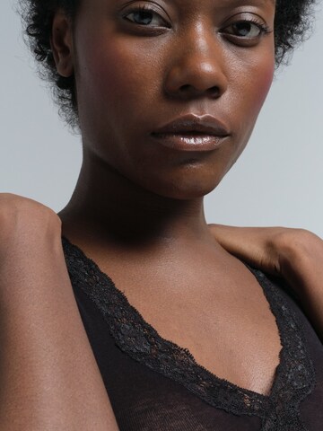 Seamless Basic Top ' Lacey ' in Black