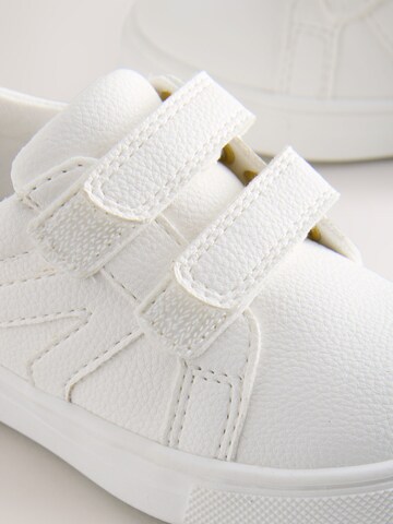 Sneaker di Next in bianco