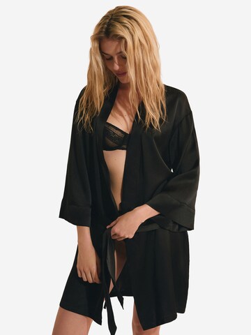 ETAM Seiden-Negligé 'Pearly' in Schwarz