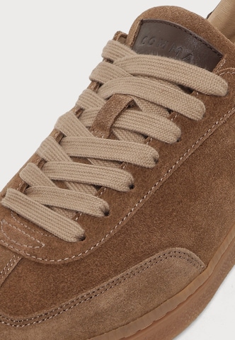 Sneaker bassa di COMMA in marrone
