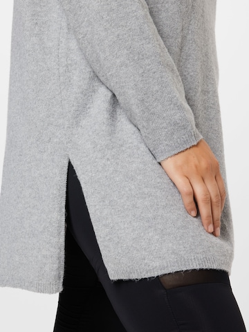 Vero Moda Curve Пуловер 'Brilliant' в сиво