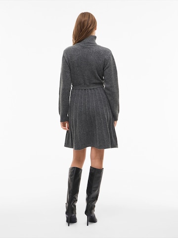 Robes en maille 'VITrine' VILA en gris