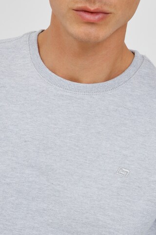 Sweat-shirt 'Nakai' BLEND en gris