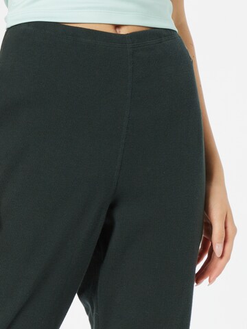 PUMA Tapered Sportbroek 'Exhale' in Groen