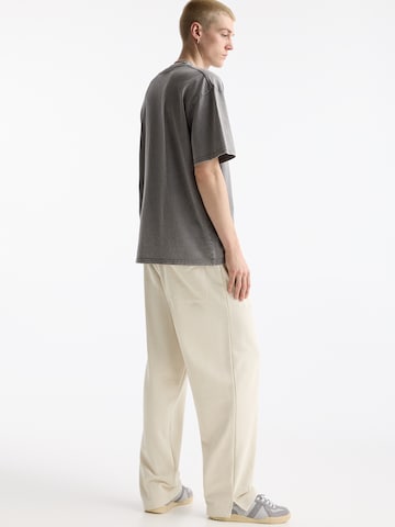 Loosefit Pantalon Pull&Bear en blanc