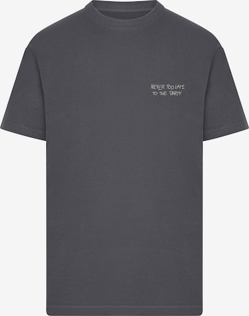 Mister Tee Shirt 'Never Too Late To The Party' in Grey: front