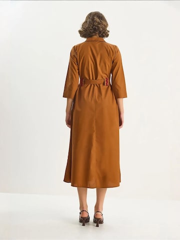 Bianco Lucci - Vestidos camiseiros em castanho